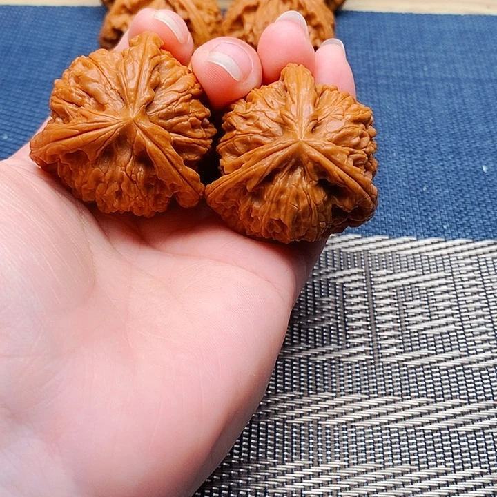 越***顺文玩核桃吊坠三棱