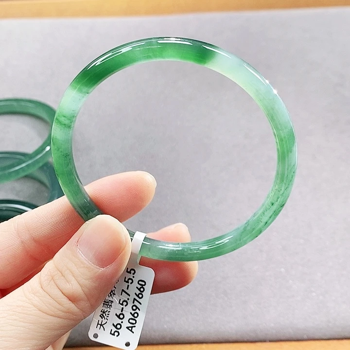 翡翠未镶嵌手镯（圆镯）