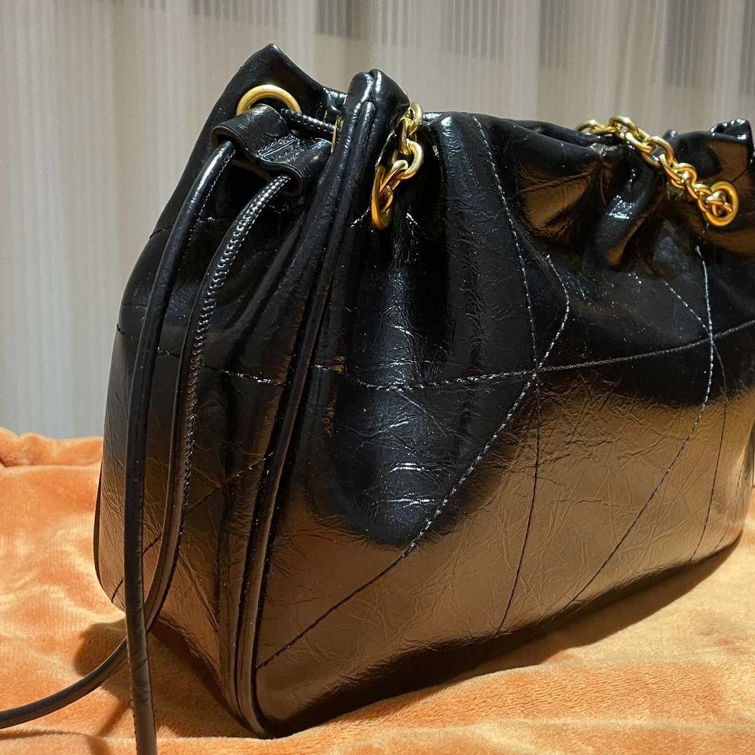 HIRMRIS手工真皮包29-550982-黑  抽绳斜裂阳黑