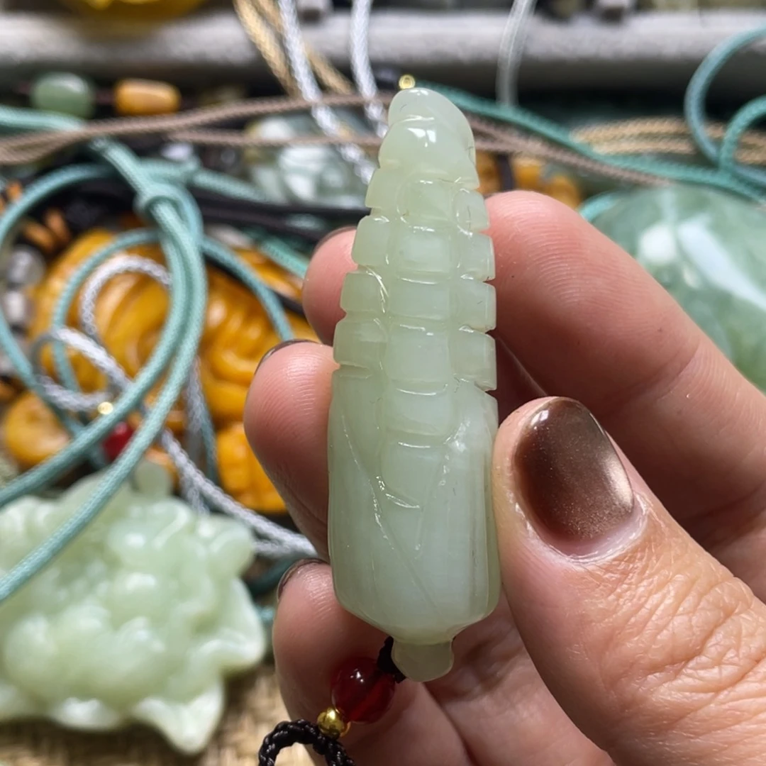 蛇纹石玉颈饰未镶嵌