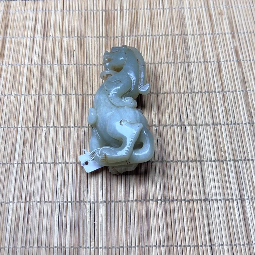 和田玉未镶嵌把件