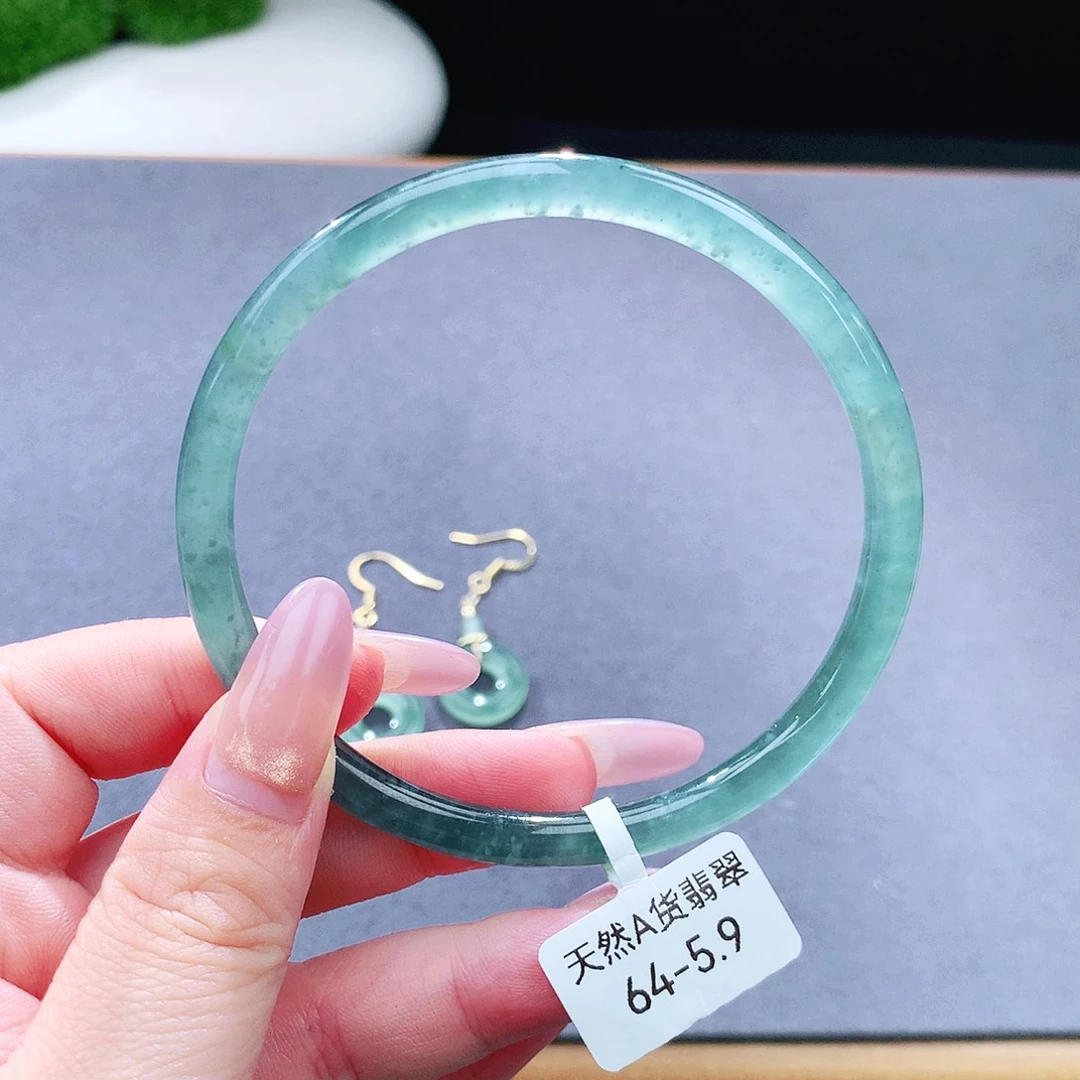 未镶嵌手镯（圆镯）翡翠