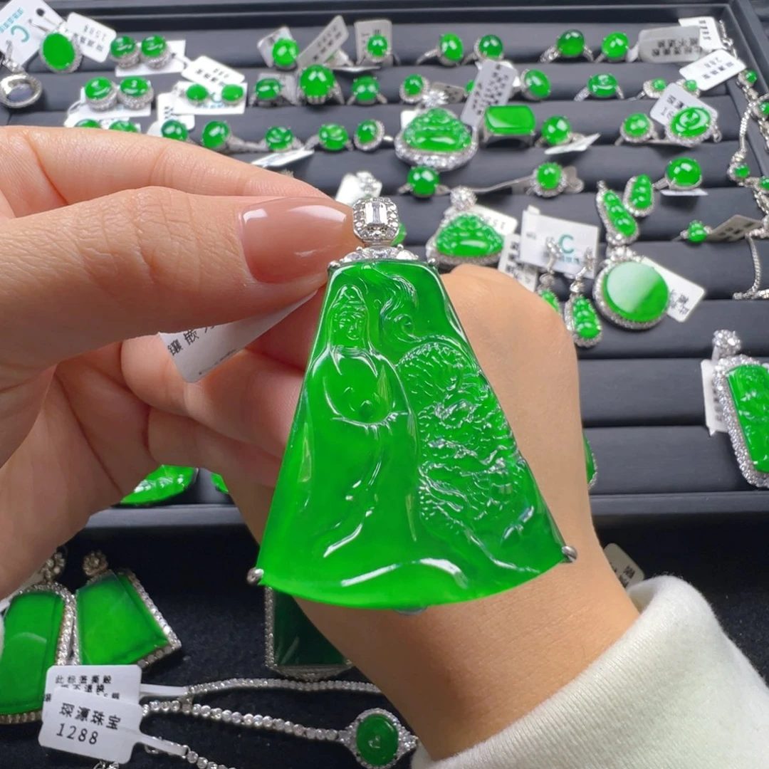 翡翠银S925镶嵌颈饰玉龙观音