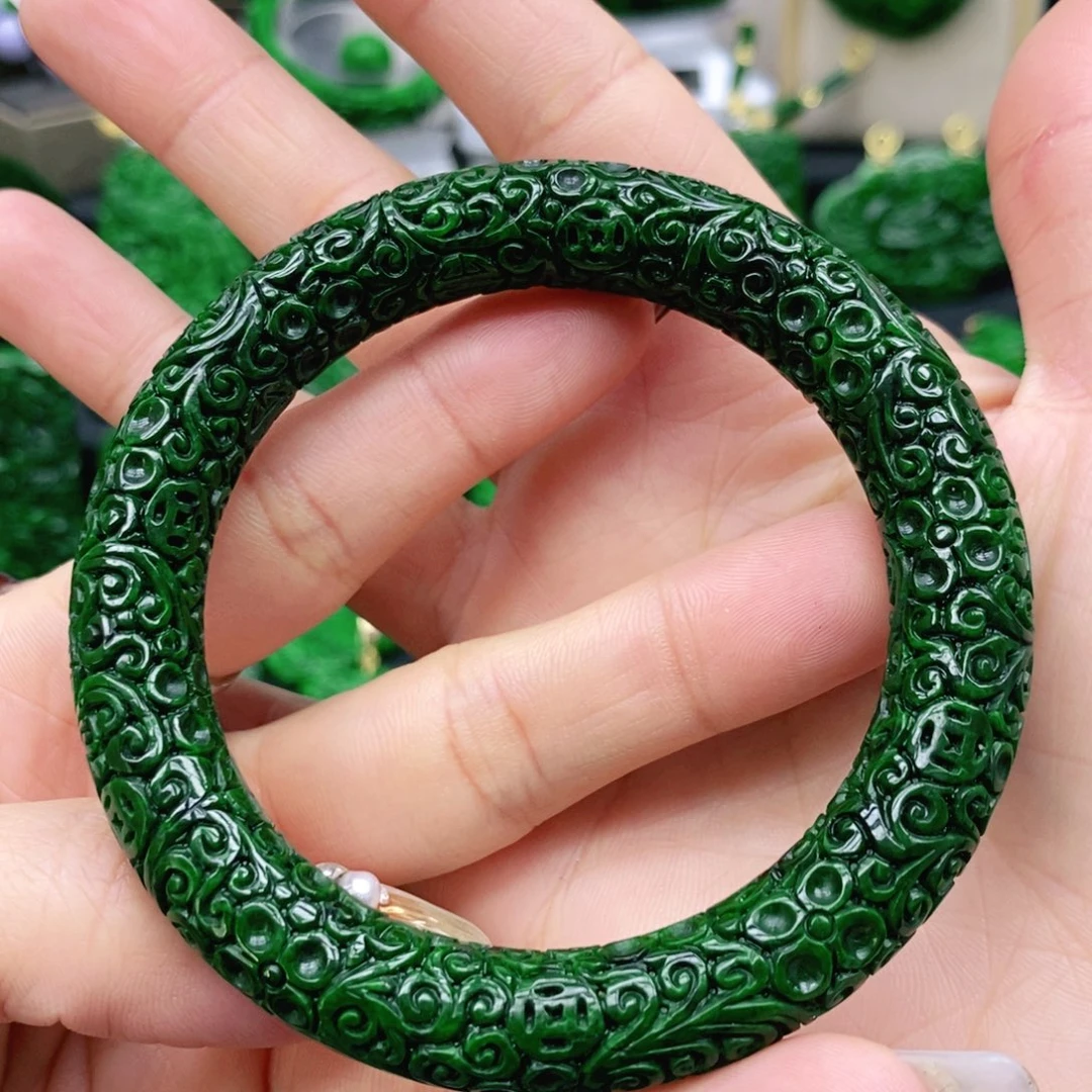 翡翠未镶嵌颈饰手镯