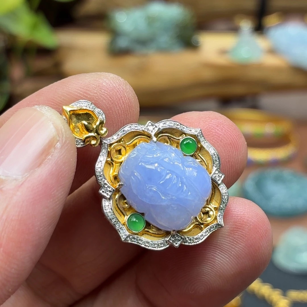 翡翠18K金镶嵌颈饰