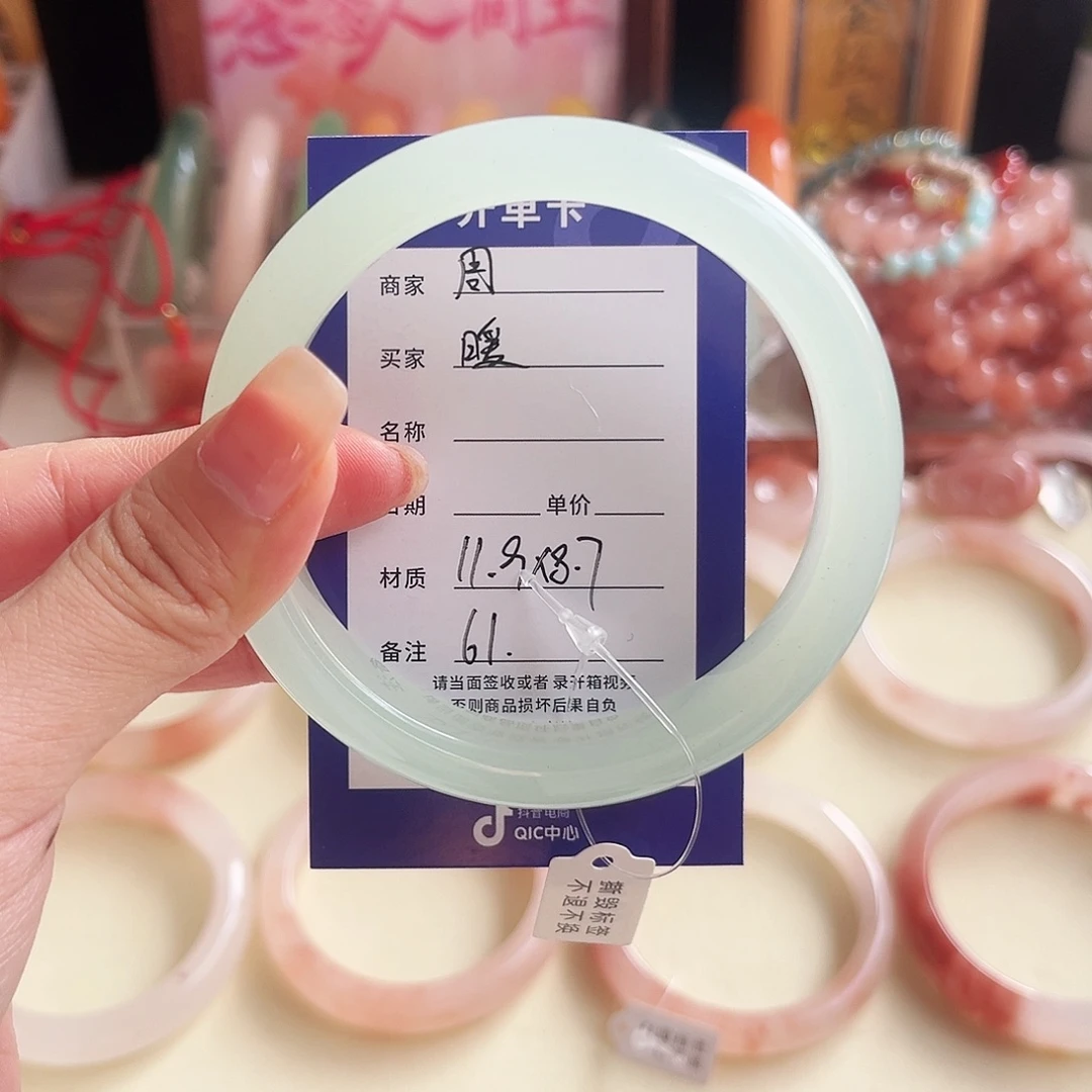 暖***y石英质玉未镶嵌手镯