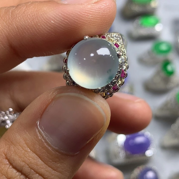 翡翠未镶嵌戒指铜托，卖裸石，需要二次镶嵌