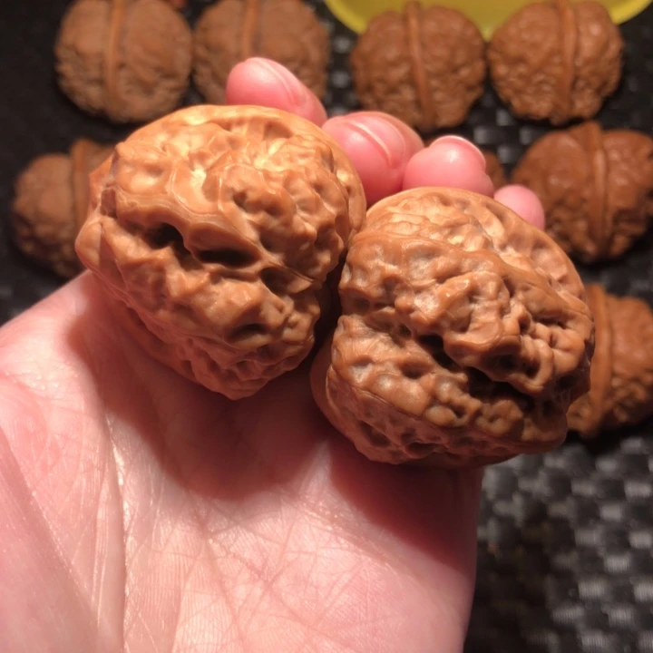 文玩核桃把件四开暴力肌肉40