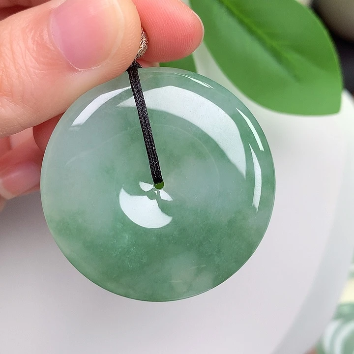 翡翠未镶嵌颈饰平安扣