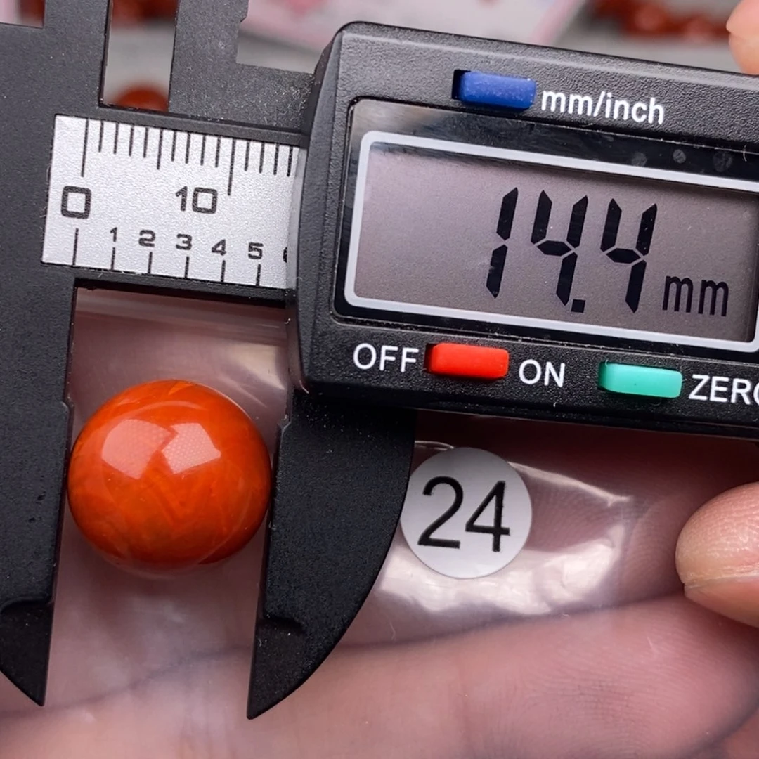 南红玛瑙未镶嵌配饰有瑕疵