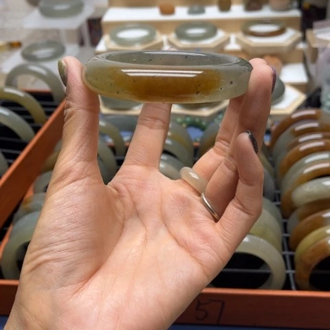 小***蛋石英岩玉手镯未镶嵌