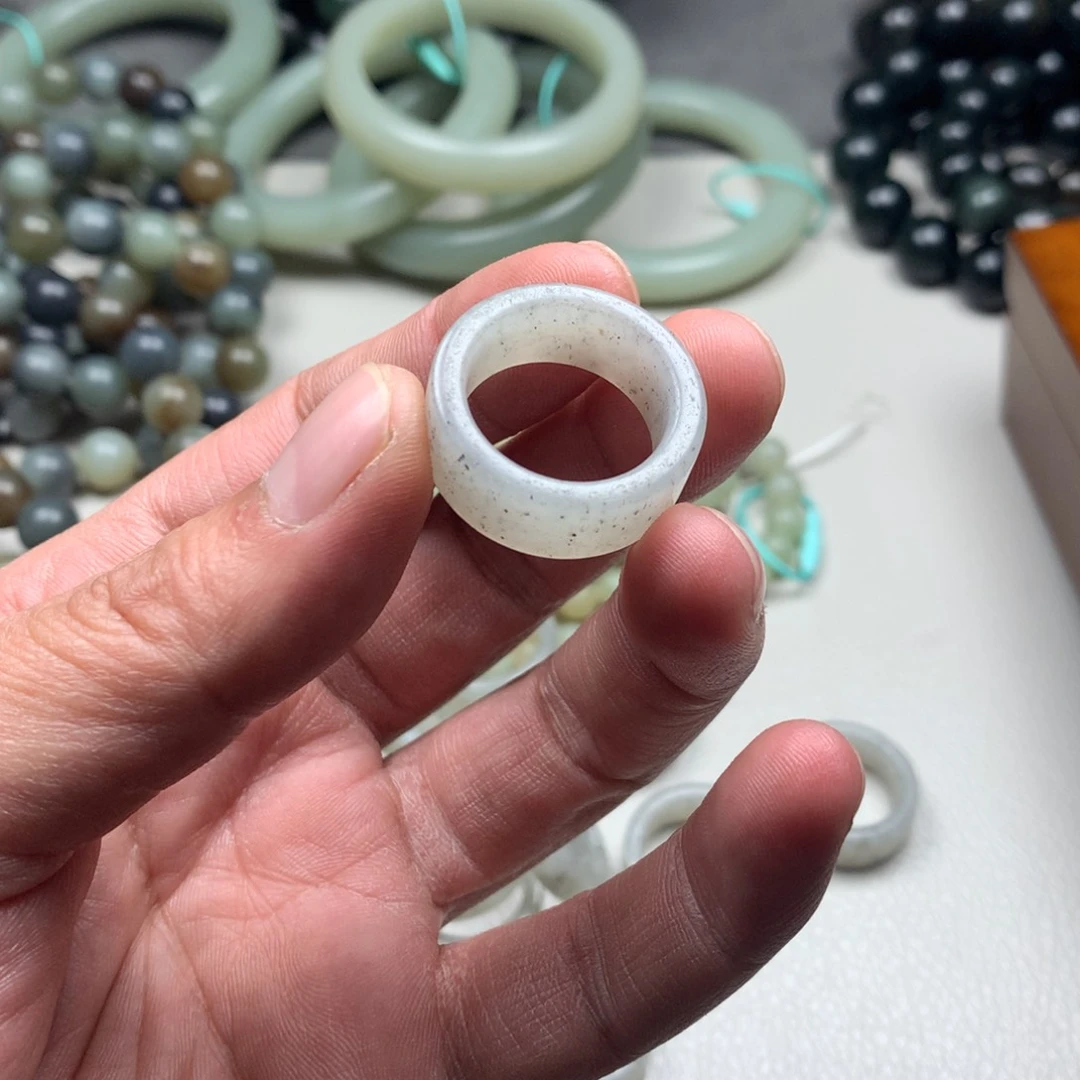 未镶嵌和田玉手链