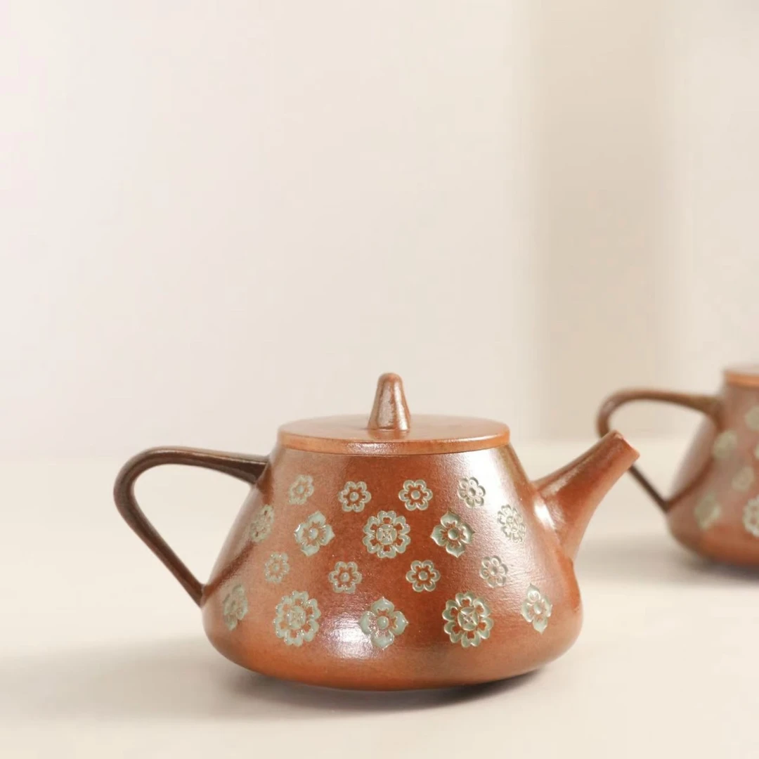 时节 龙泉青瓷刻绘琵琶纹石瓢壶