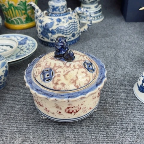 鲁****一个青花釉里红香薰炉