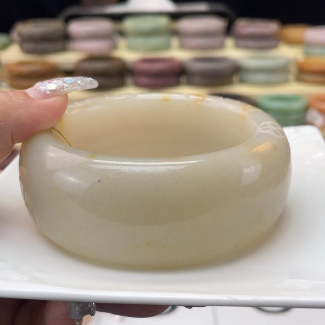 【闪购商品】石英质玉手镯未镶嵌你****了