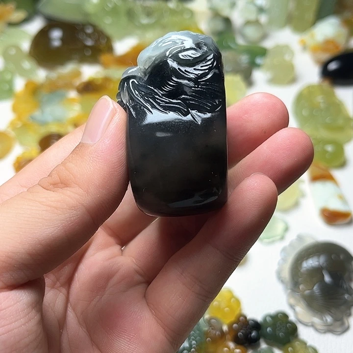 蛇纹石玉未镶嵌颈饰笑*尘