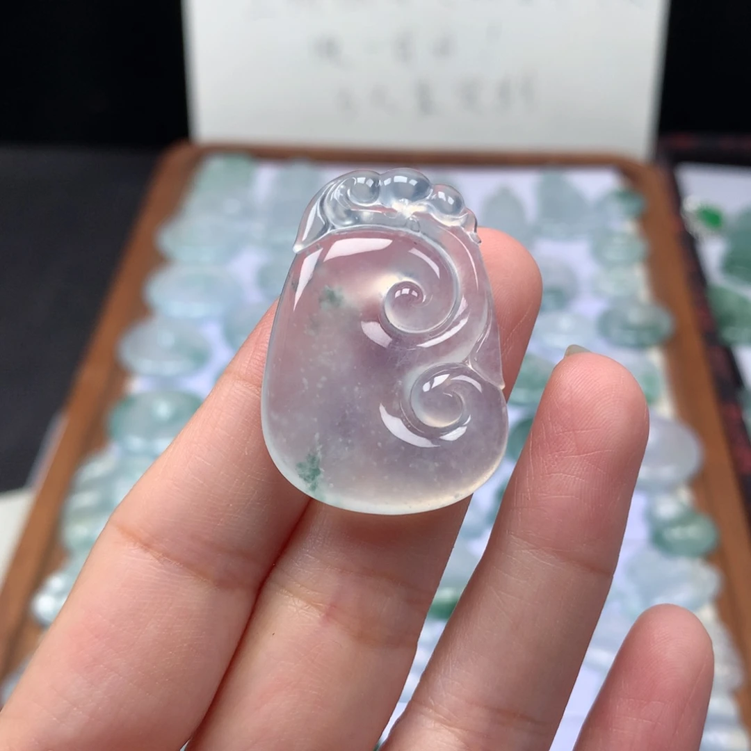 颈饰未镶嵌翡翠高冰飘花大如意