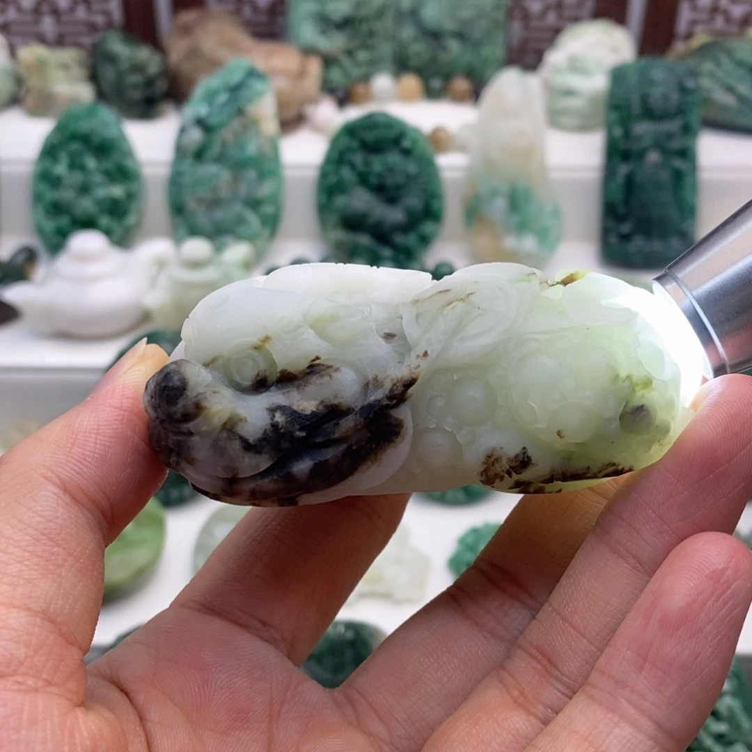 独山玉颈饰未镶嵌