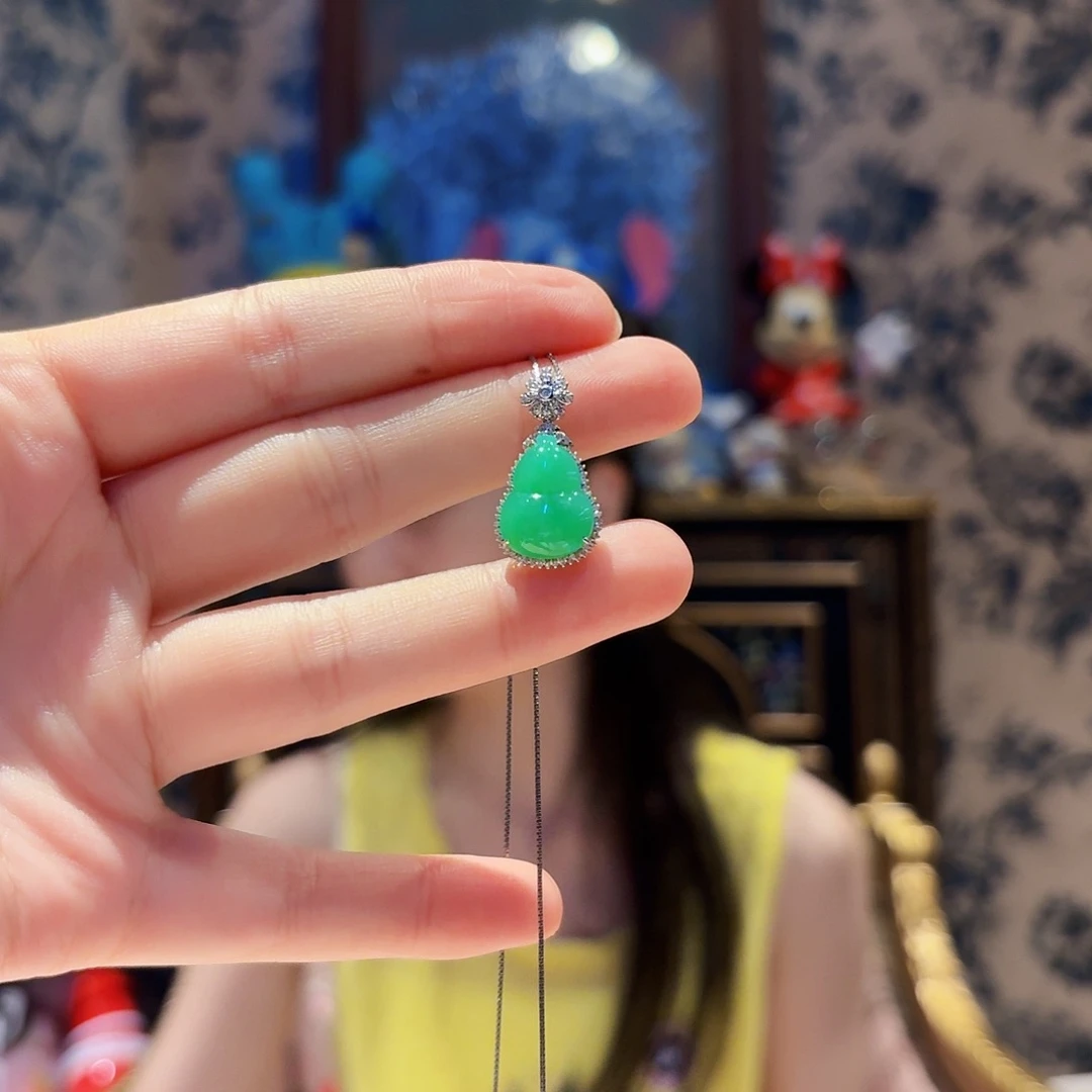 翡翠18K金镶嵌吊坠(赠链)