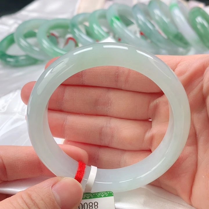 翡翠手镯未镶嵌缅甸A货翡翠手镯