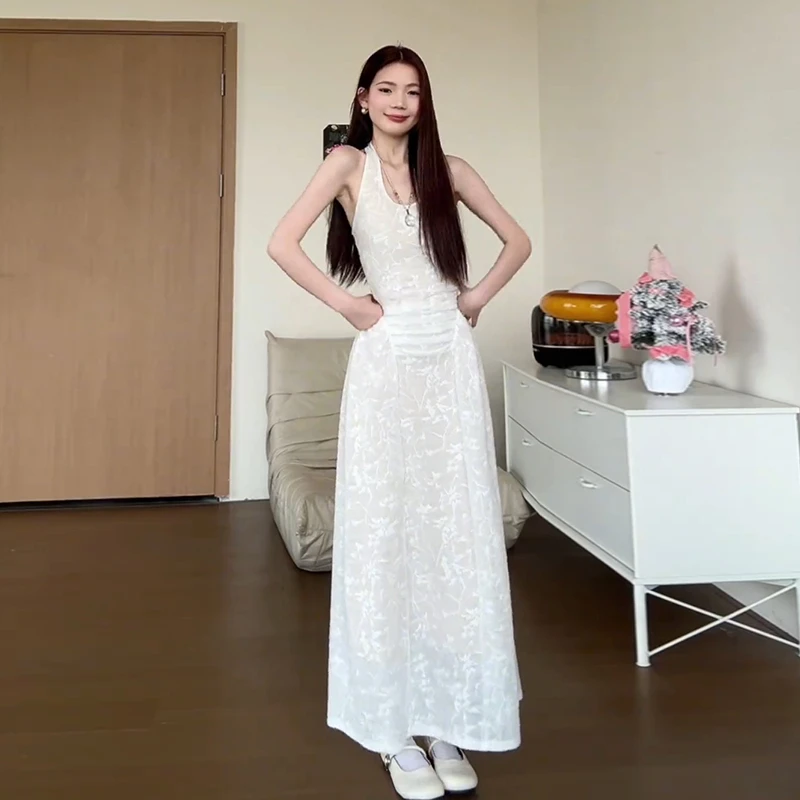 2025新款法式白色无袖挂脖连衣裙子女夏季御姐成熟高级感度假长裙