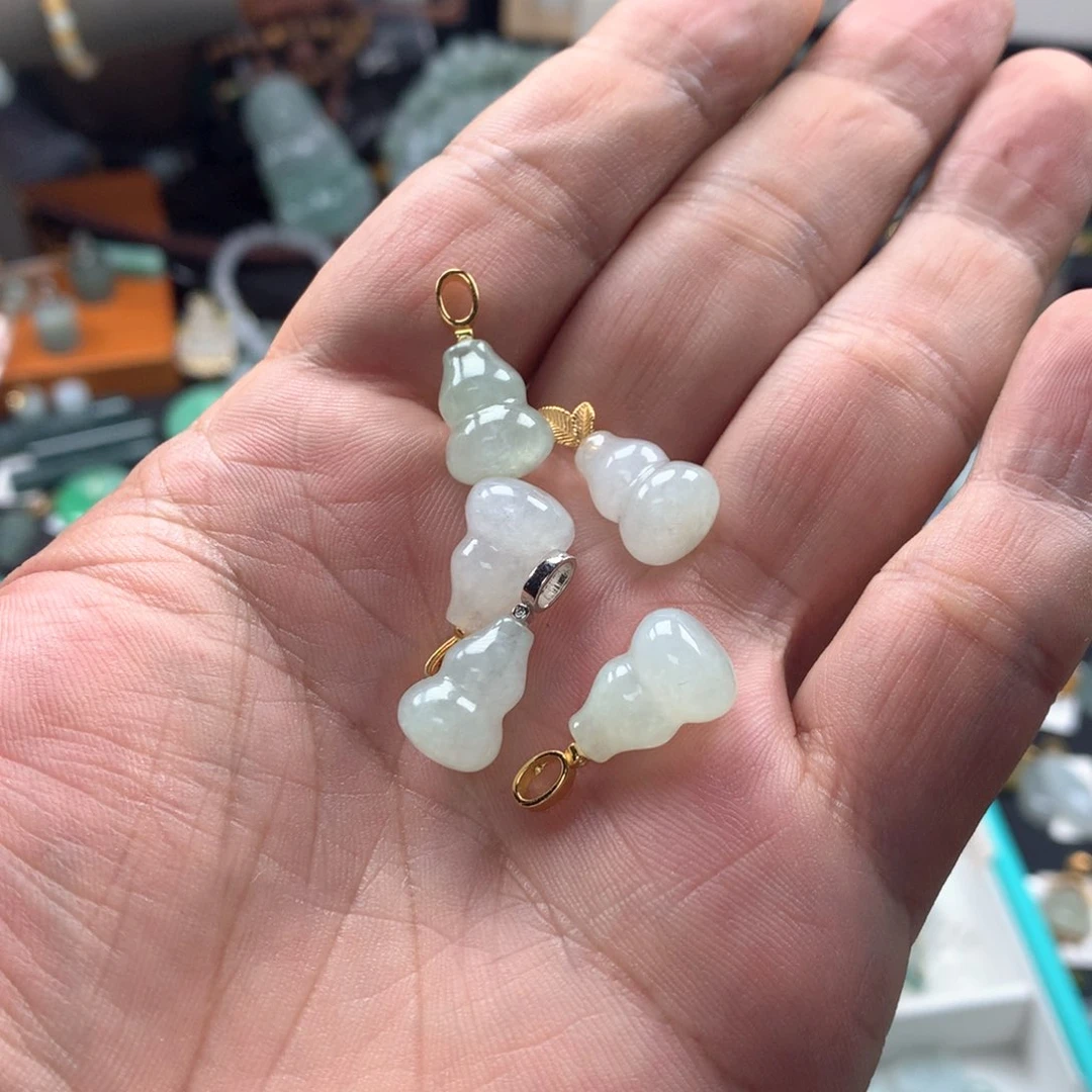 颈饰银S925镶嵌翡翠多样性发一件货。
