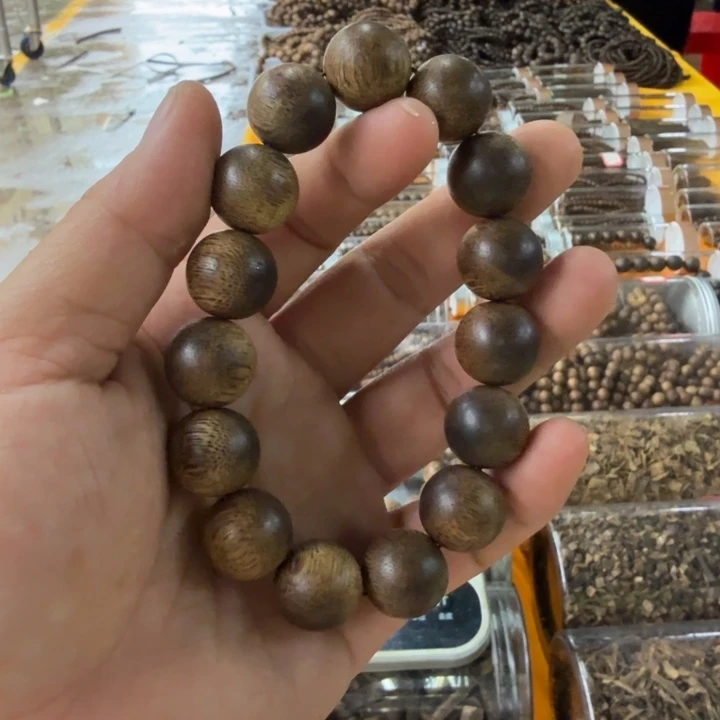 沉香碎屑沉香海南留疤料沉水1.6大➕碎屑多样性发一