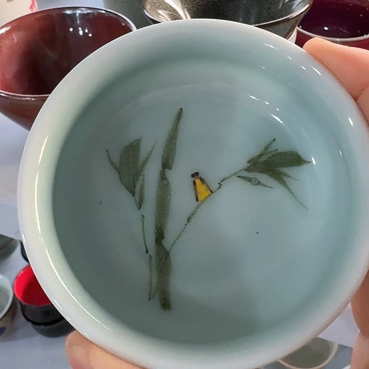 主人杯一个，瓷。。。品茗