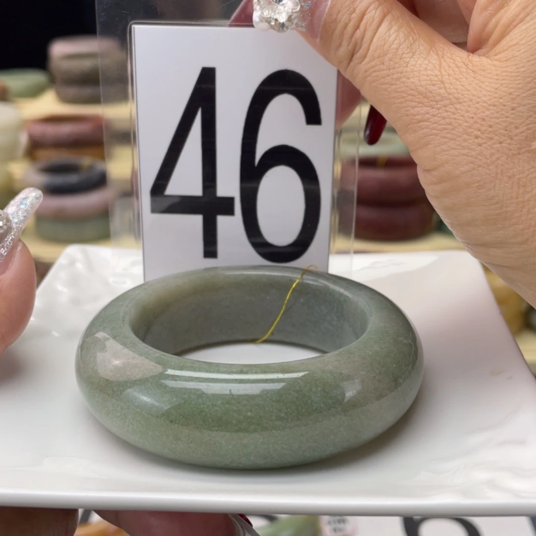 【闪购商品】石英质玉手镯未镶嵌