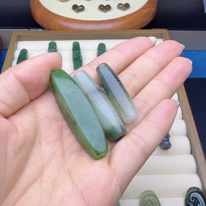 锦***.和田玉（糖玉）未镶嵌车挂