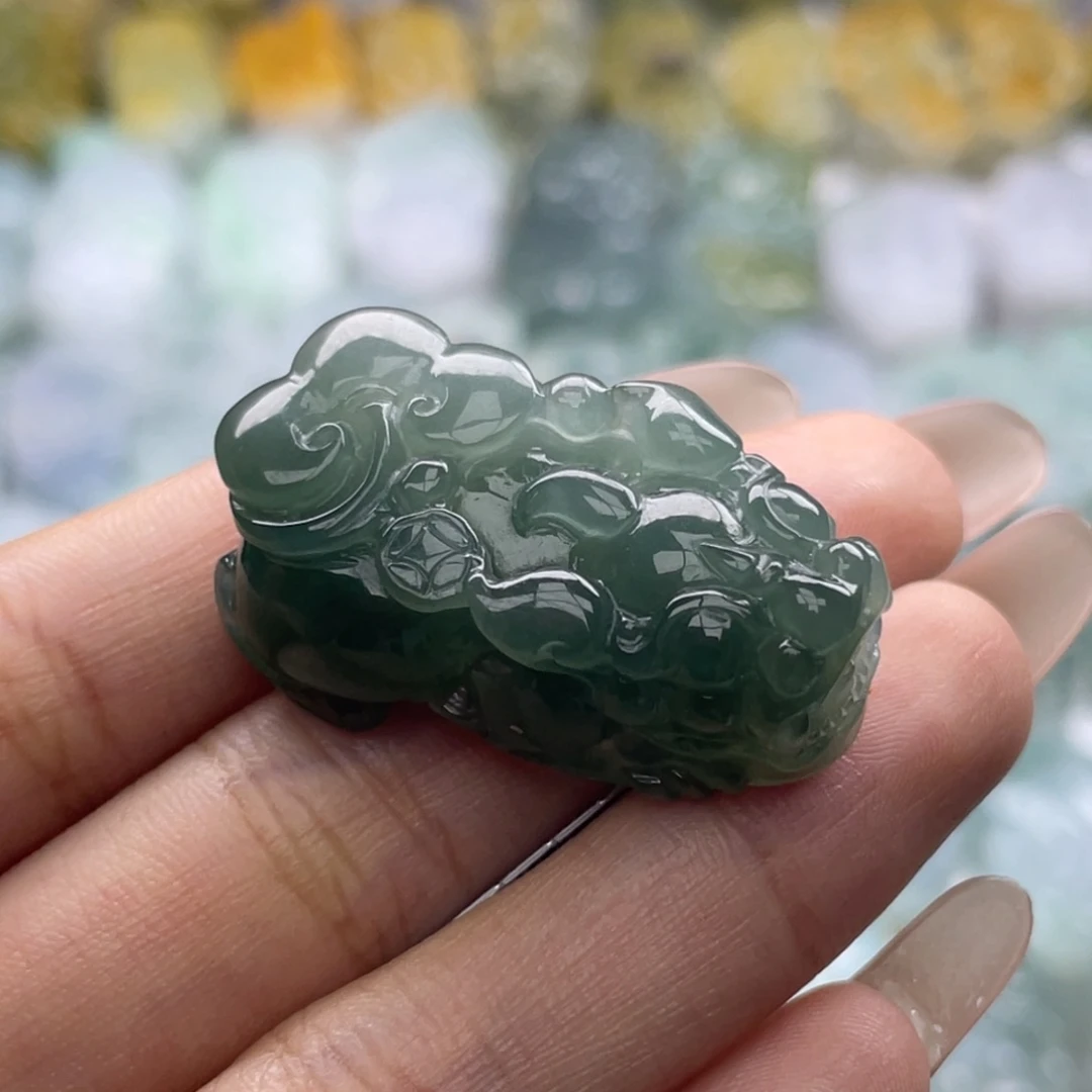 翡翠未镶嵌颈饰貔貅