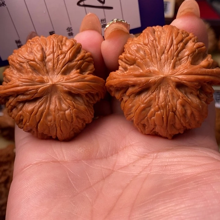 亿***滴把件桃核全品大磨盘