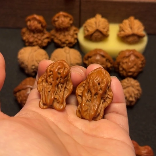 文玩核桃吊坠小鸟