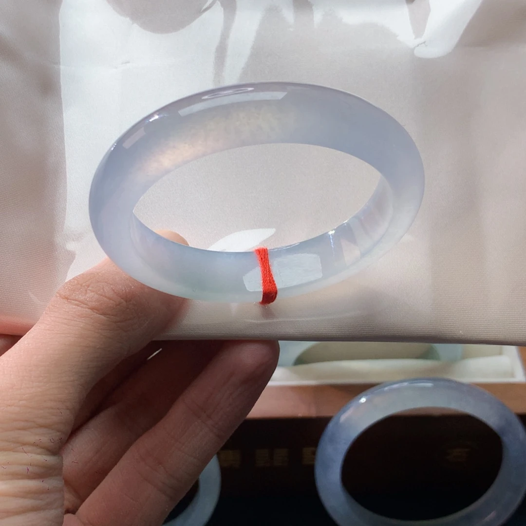 翡翠手镯未镶嵌贵妃