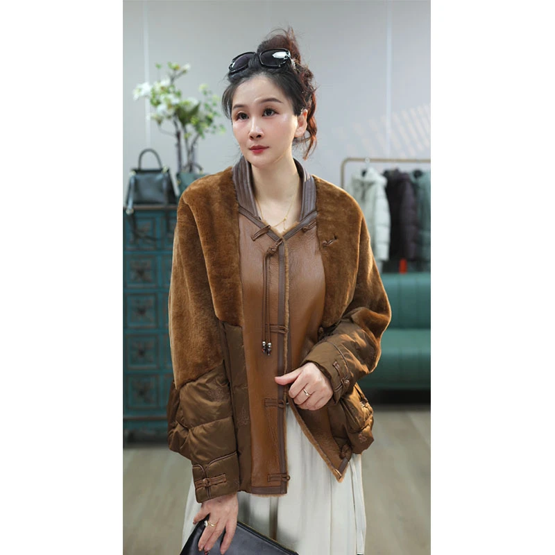 【DaiOu专属】2025秋冬新款国风刺绣拼接皮毛一体V领鹅绒服869