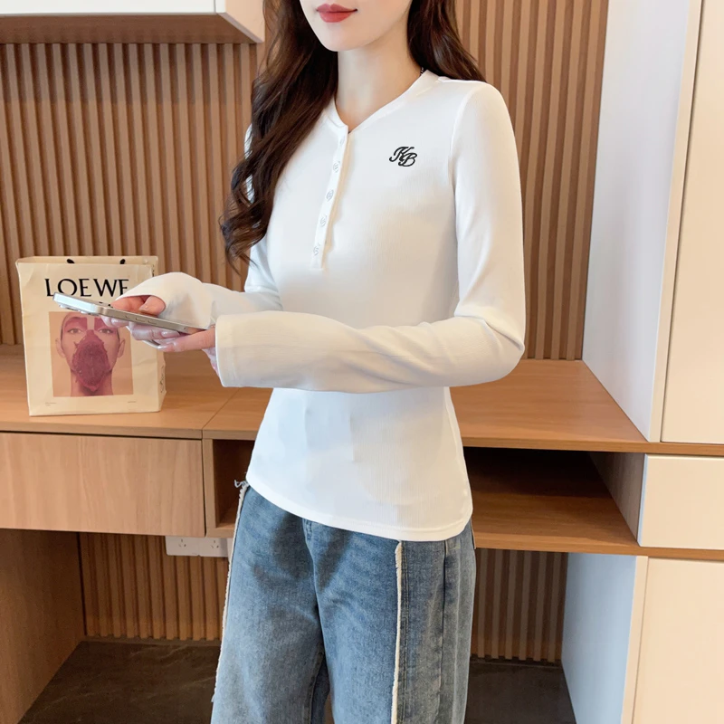 辣妹纽扣圆领长袖T恤女秋季新款修身显瘦设计感简约内搭打底上衣