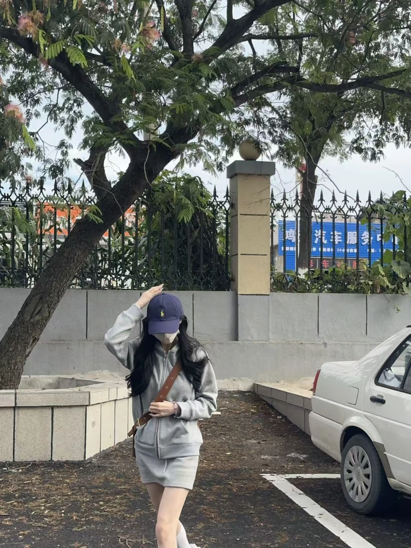 2025百搭常规款休闲风卫衣开衫运动针织连帽时尚长袖（单件卫衣）