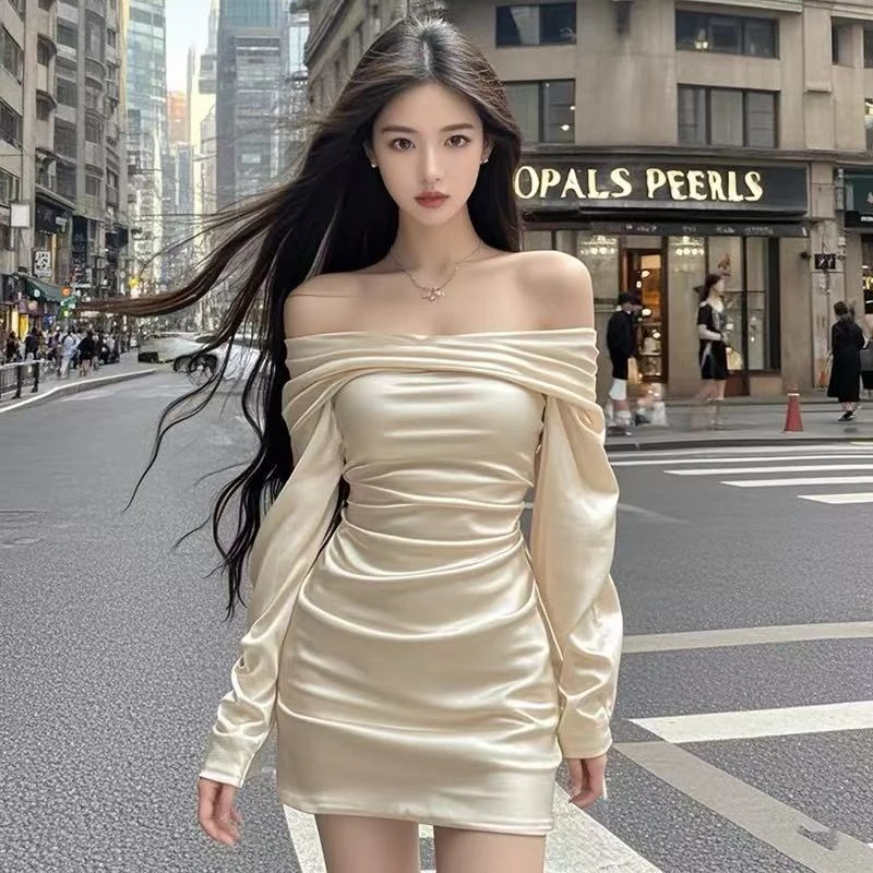 时尚氛围感早秋日常穿搭杏色一字肩露肩修身长袖收腰包臀连衣裙女