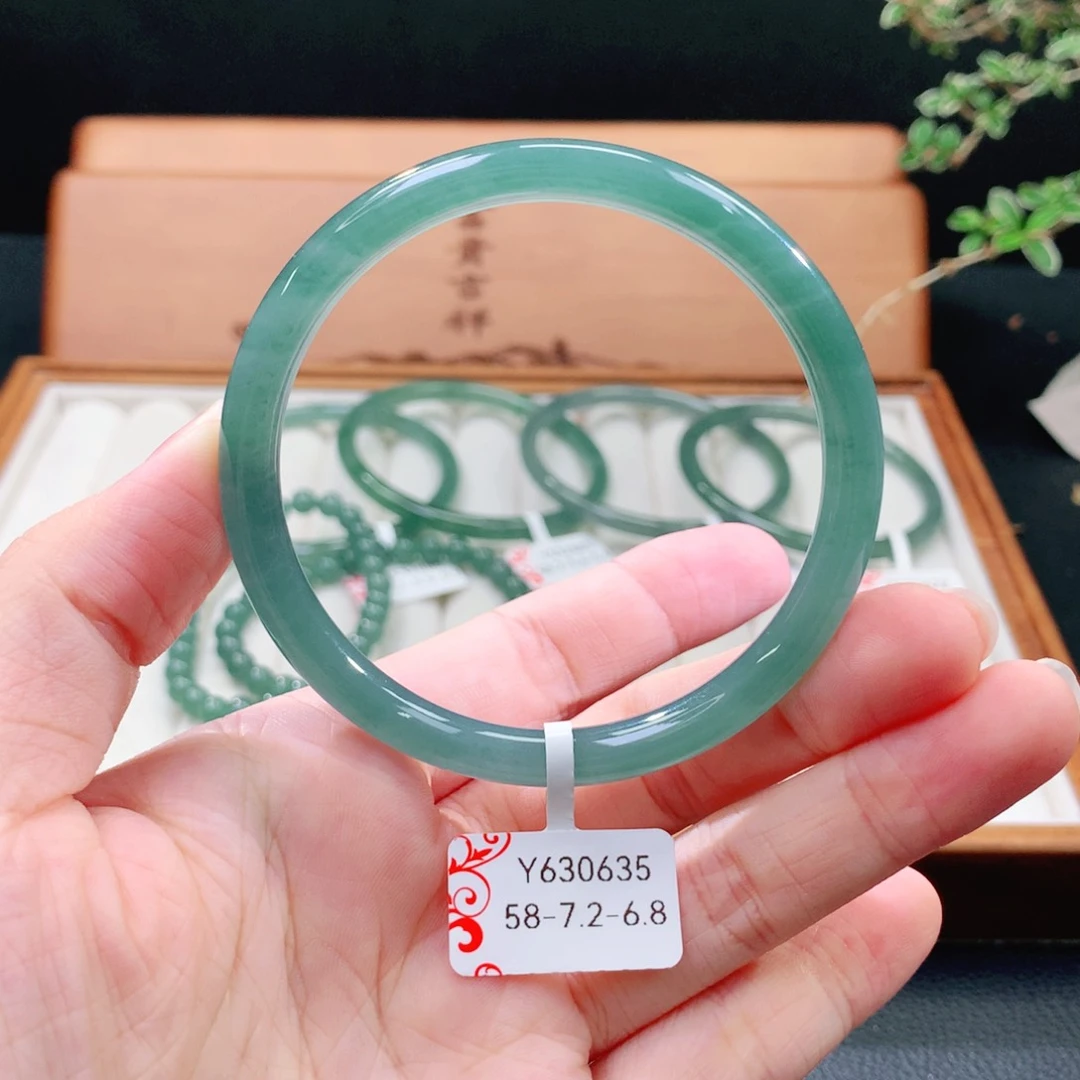 翡翠手镯（圆镯）未镶嵌