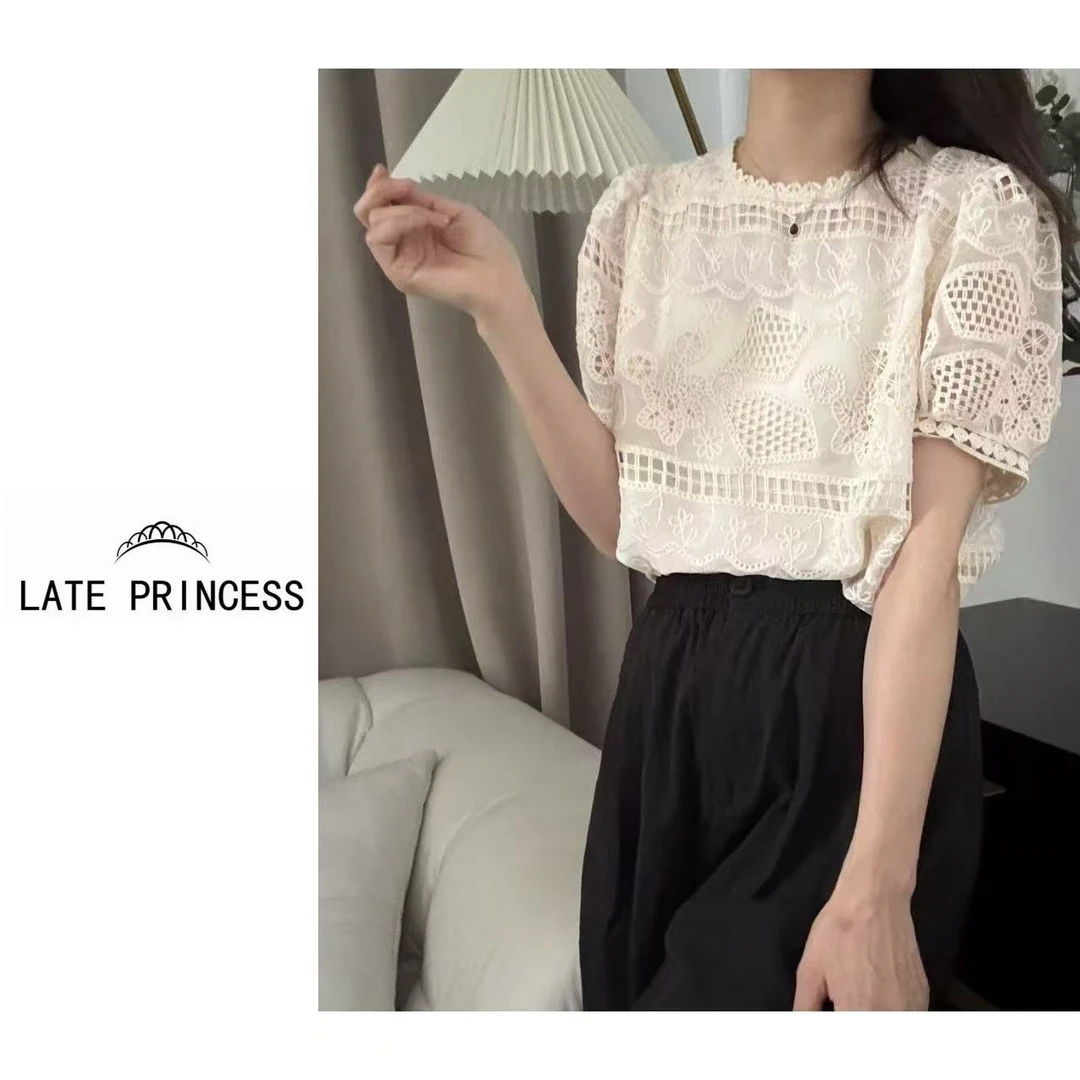 LATE PRINCESS【空格】夏季新款时尚镂空勾花百搭泡泡袖小衫