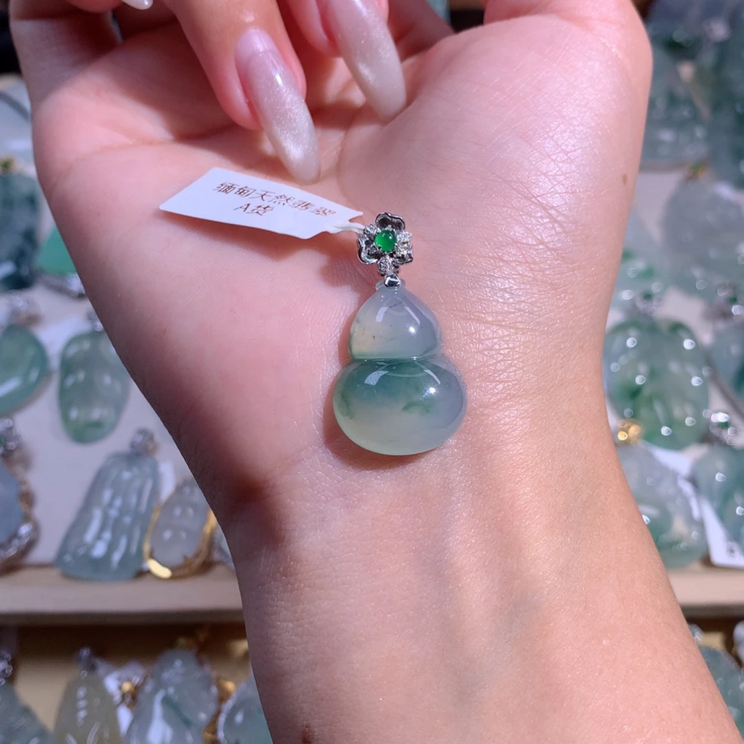 翡翠吊坠(不含链)18K金镶嵌