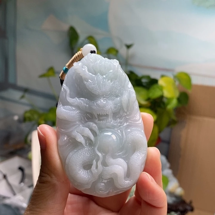 翡翠未镶嵌颈饰龙牌