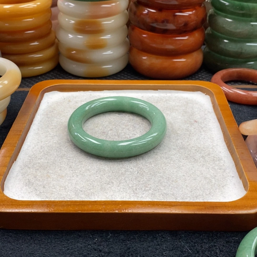 安***拉石英岩玉未镶嵌手镯（圆镯）