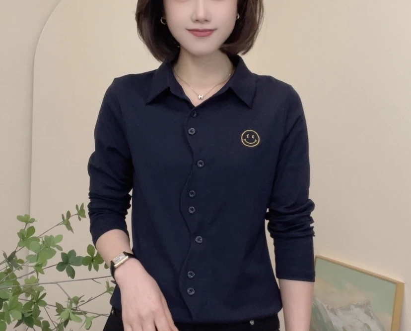 2025春季新款时尚翻领纯色长袖气质百搭显瘦休闲女士修身小衫上衣