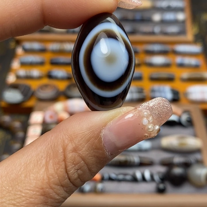 玛瑙/玉髓颈饰未镶嵌s****。