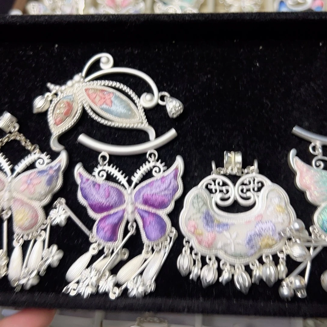 刺绣非遗苗绣手工吊坠饰品