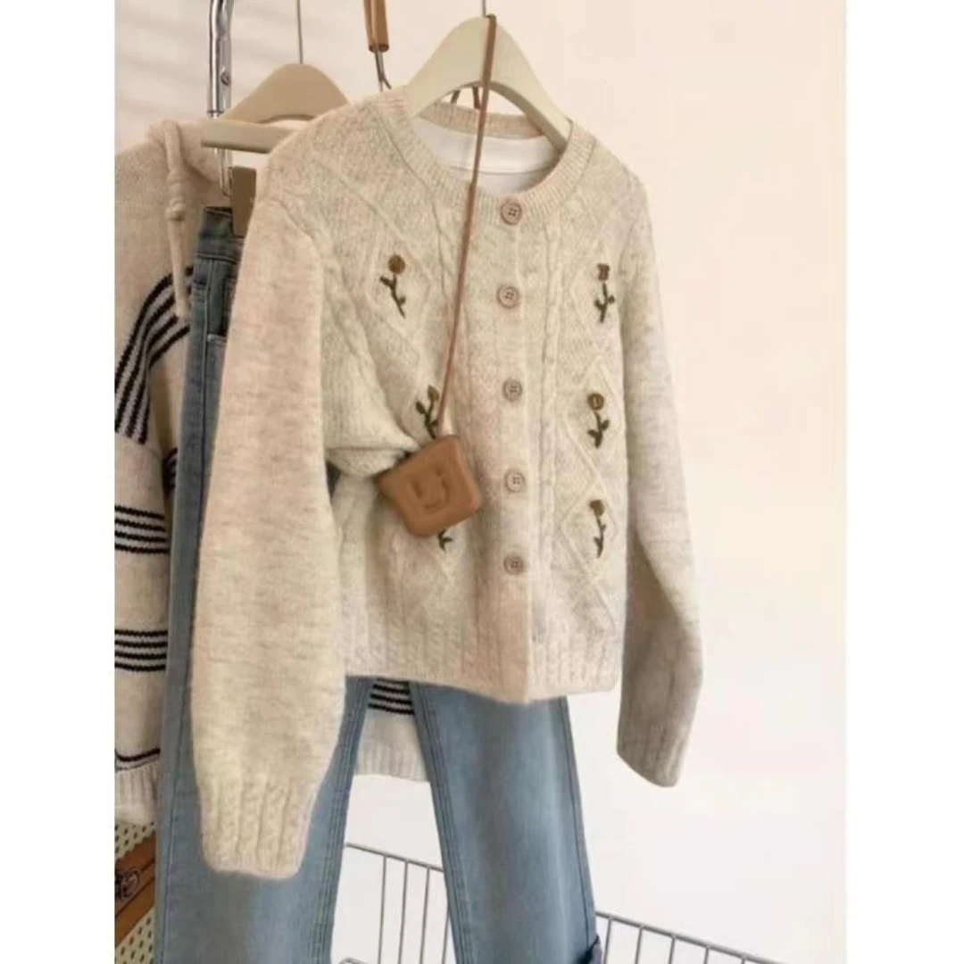 2025厚款刺绣包袖薄款女冬季毛针织衫时尚秋季女装针织衫毛衣外套