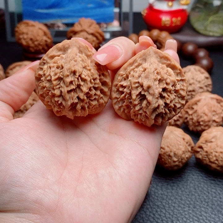 文玩核桃把件皇冠40