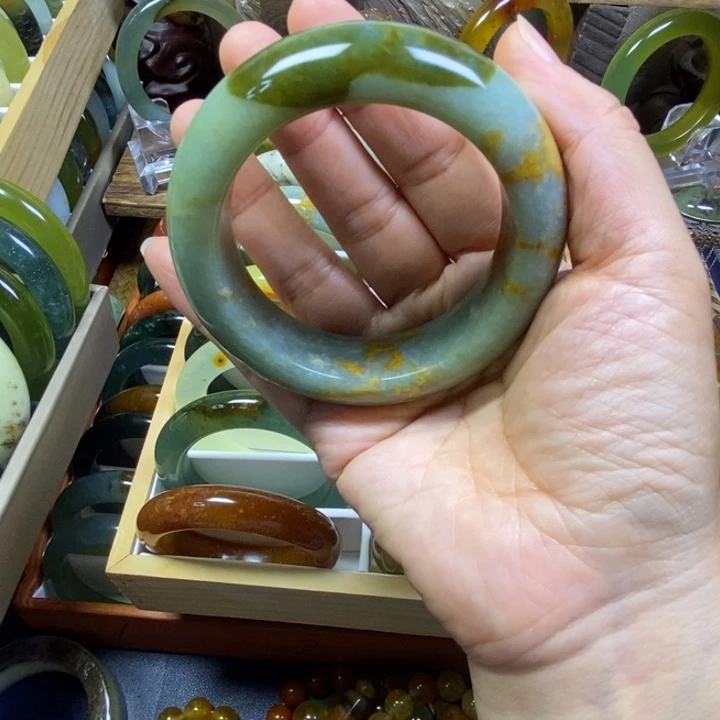 飘***渺蛇纹石玉未镶嵌手镯