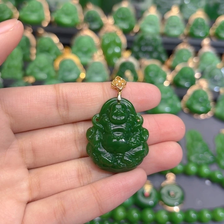 颈饰18K金镶嵌和田玉（碧玉）